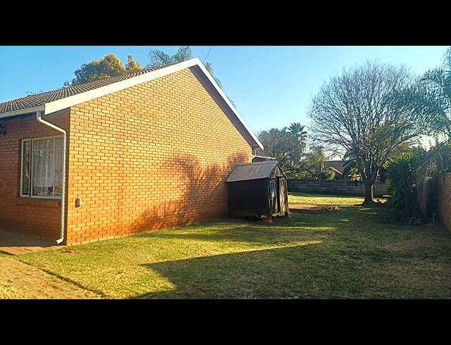 2 BEDROOM FREESTANDING FOR SALE IN LYTTELTON MANOR